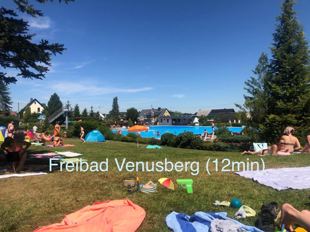 Ferienwohnung Zschopau Fuer Sie Vollausgestattet Mit Boxspringbett Netflix Uvm Luaran gambar